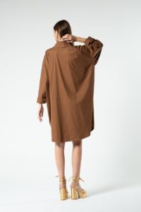 aiki look brown shirtdress back hand